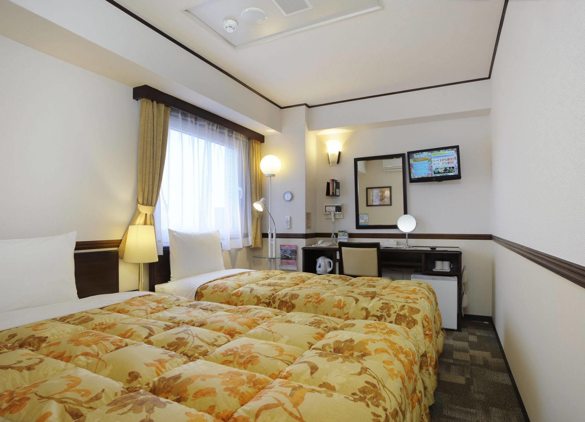 Toyoko Inn Sendai Nishi-Guchi Hirose-Dori Екстер'єр фото