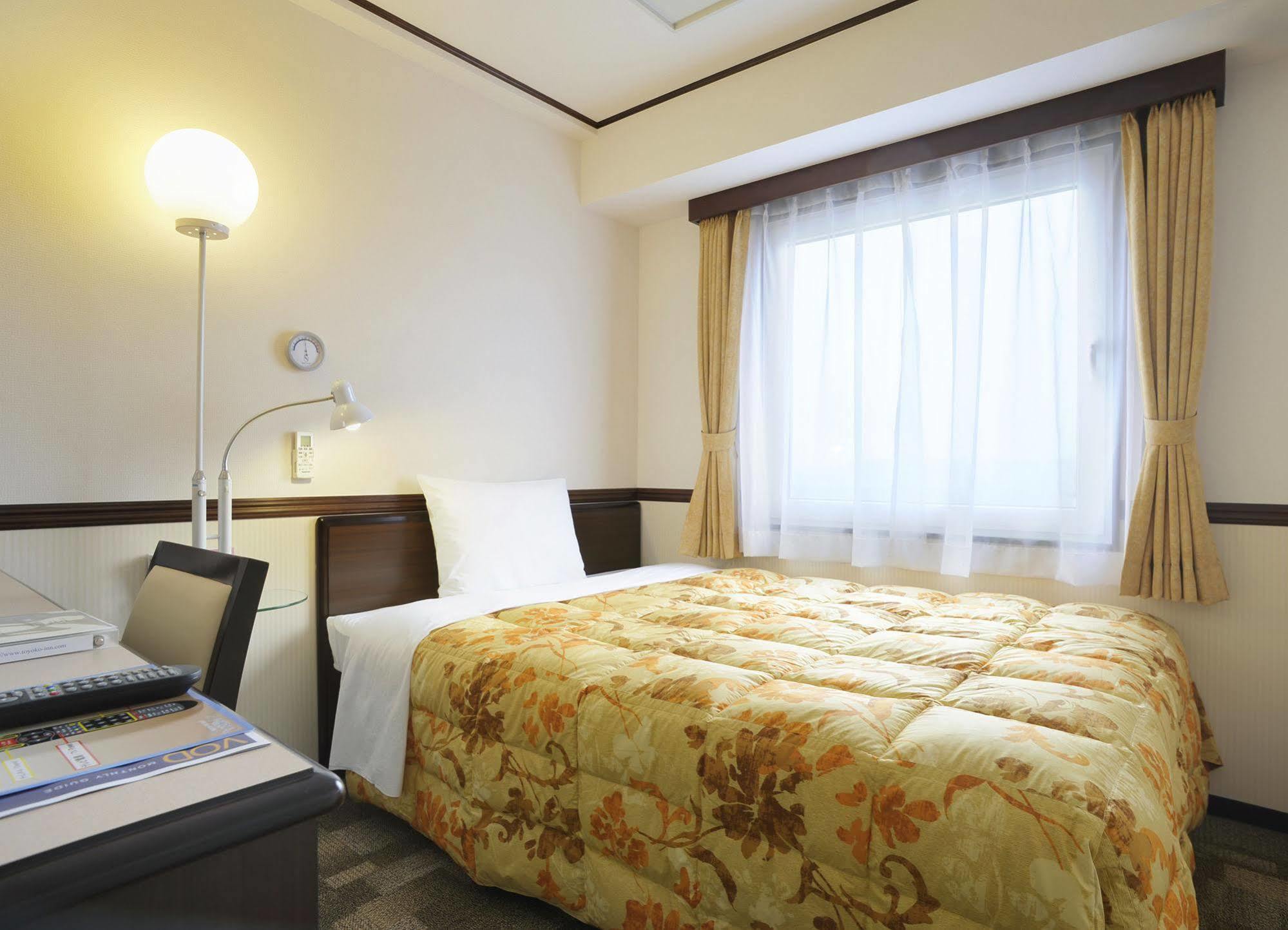 Toyoko Inn Sendai Nishi-Guchi Hirose-Dori Екстер'єр фото