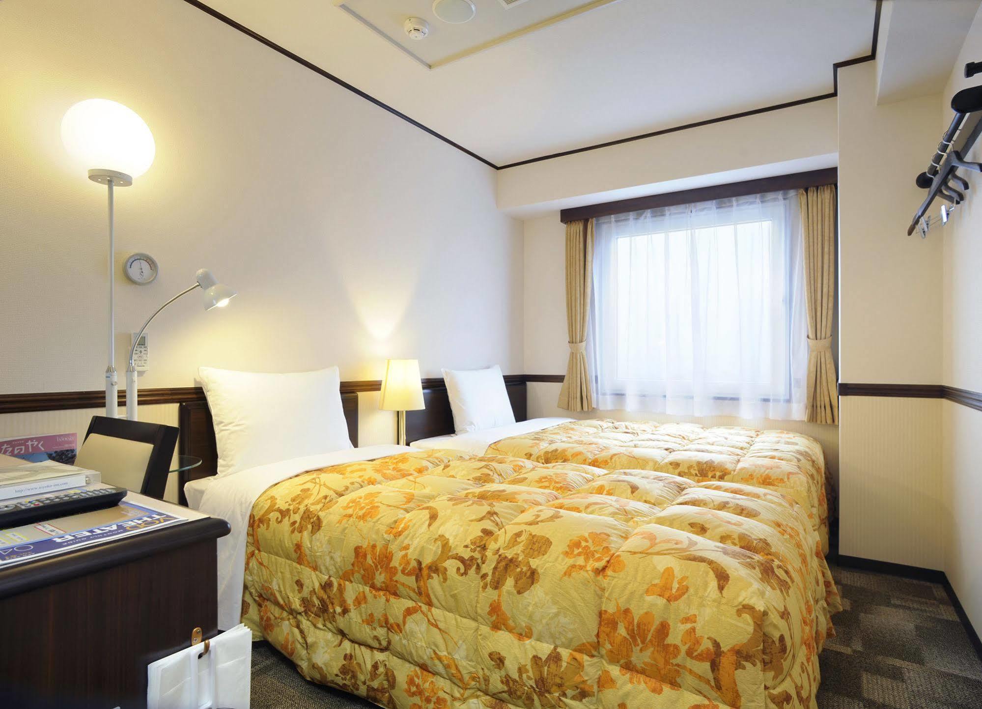 Toyoko Inn Sendai Nishi-Guchi Hirose-Dori Екстер'єр фото