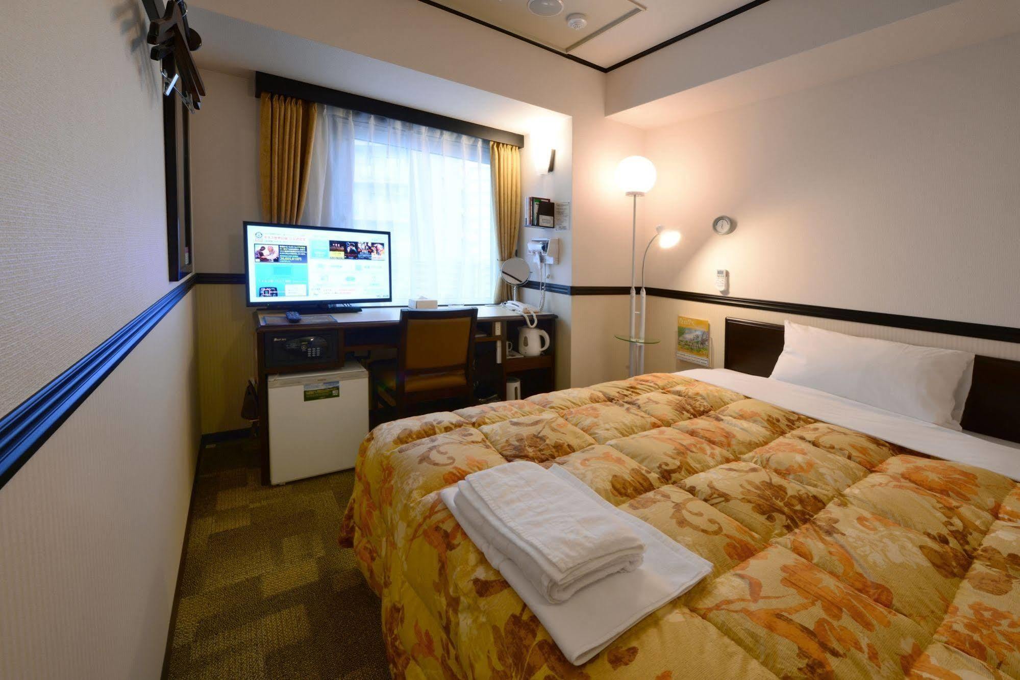 Toyoko Inn Sendai Nishi-Guchi Hirose-Dori Екстер'єр фото