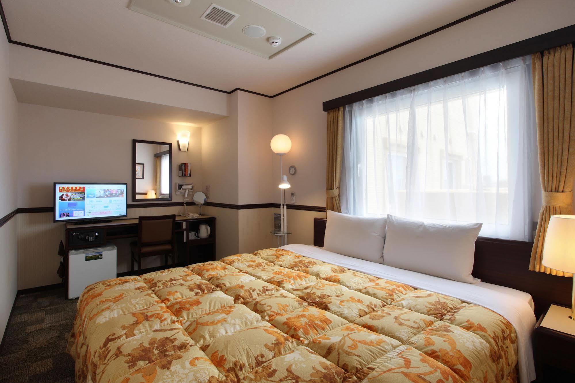 Toyoko Inn Sendai Nishi-Guchi Hirose-Dori Екстер'єр фото