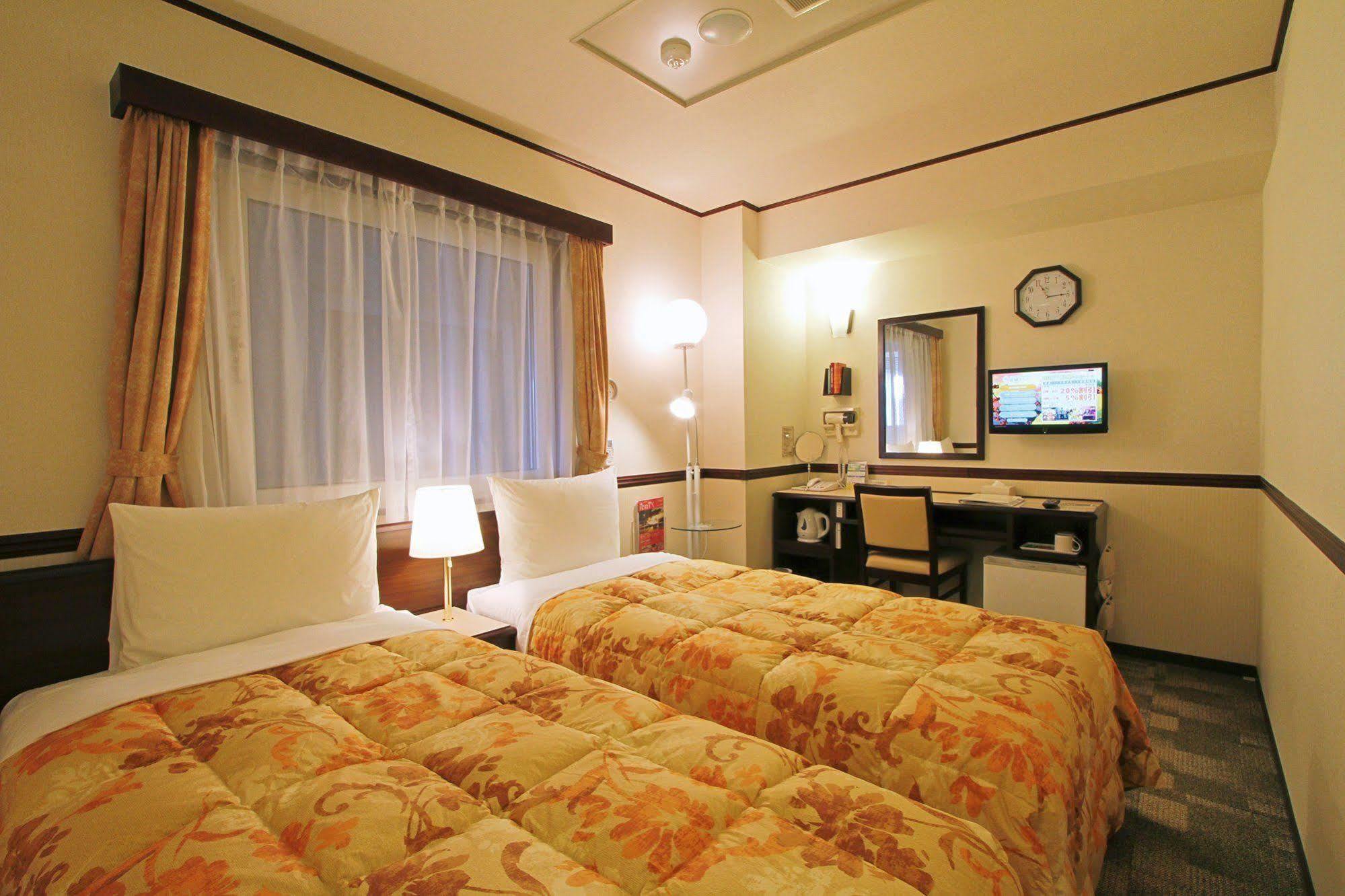Toyoko Inn Sendai Nishi-Guchi Hirose-Dori Екстер'єр фото
